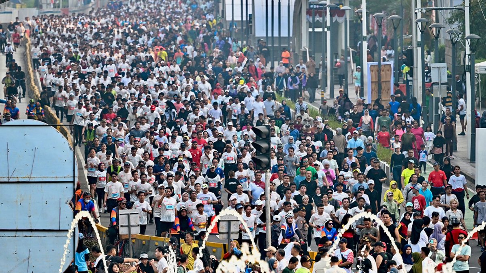Lautan pelari di jalan protokol Jakarta