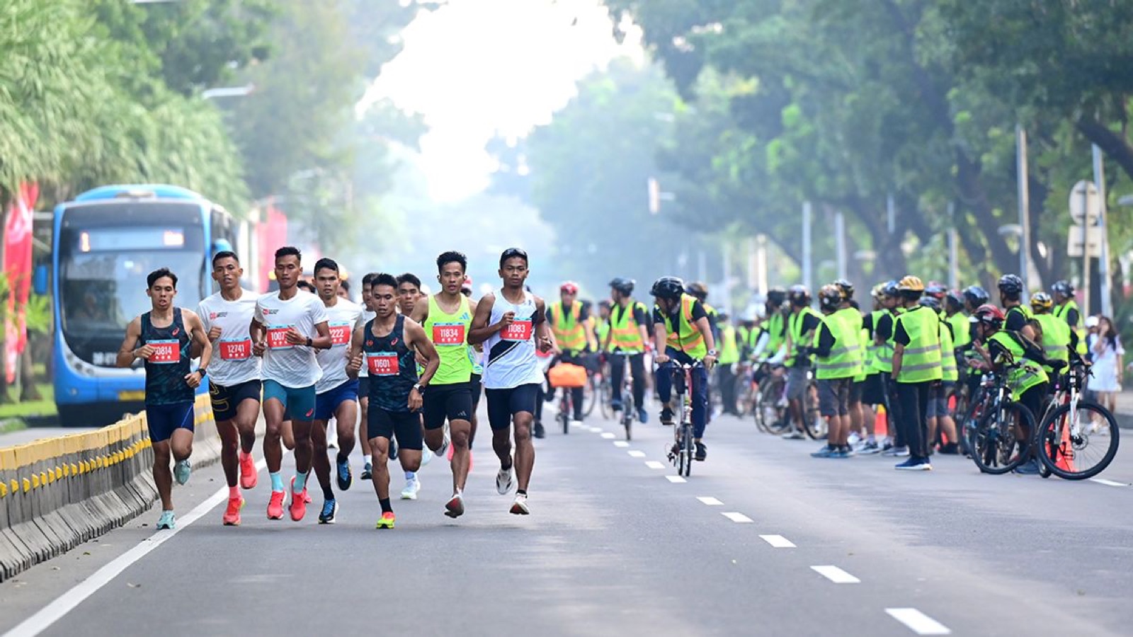 Rombongan pelari terdepan Merdeka Run